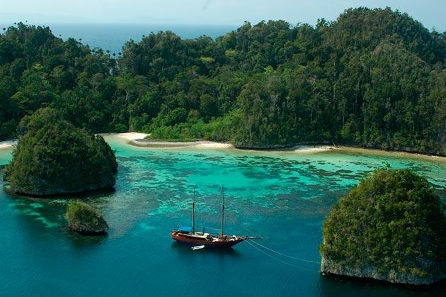 Best Travel Spots To Visit In April Women Hairstyles Makeup Best Travel Spots To Visit In April